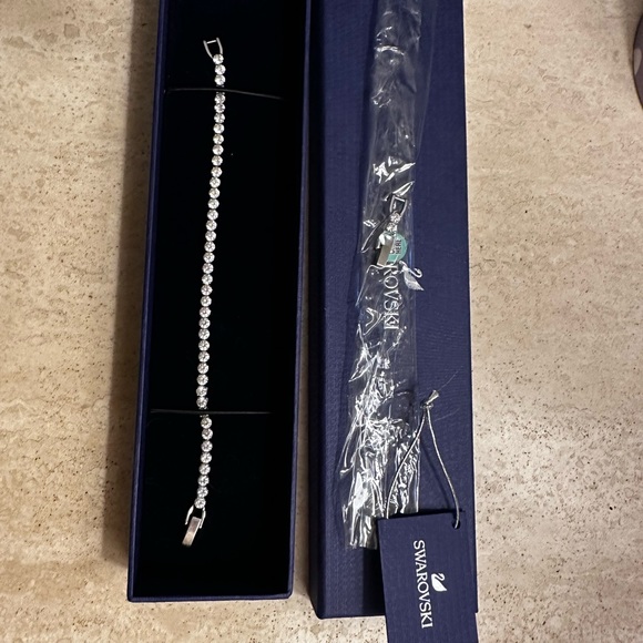 Swarovski Deluxe Tennis Bracelet - Picture 2 of 2